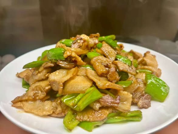 农家小炒肉 / Sliced Pork with Green Hot Chilli Pepper in Homemade Sauce